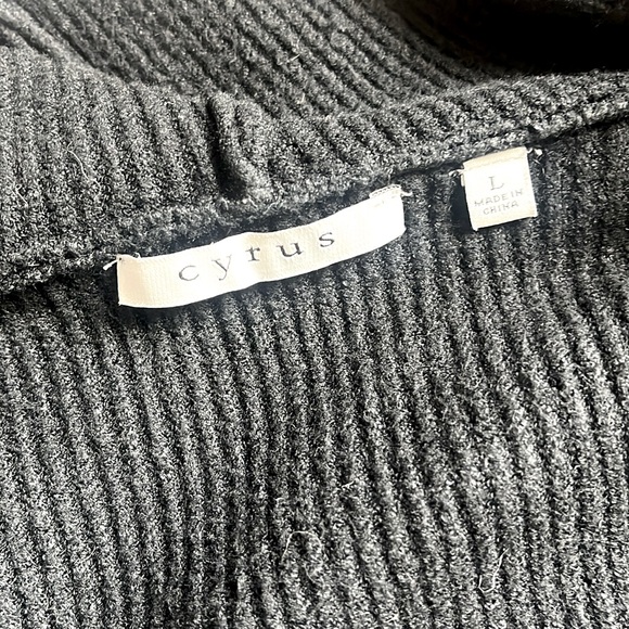 Long black cardigan - Picture 2 of 6